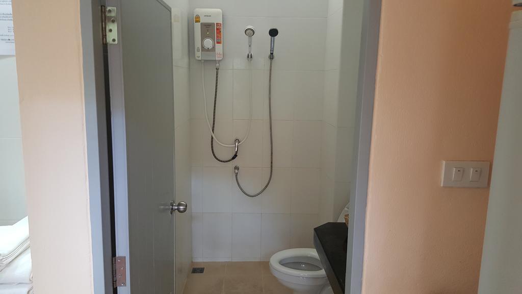 Jirasin Hotel & Apartment Ranong Buitenkant foto