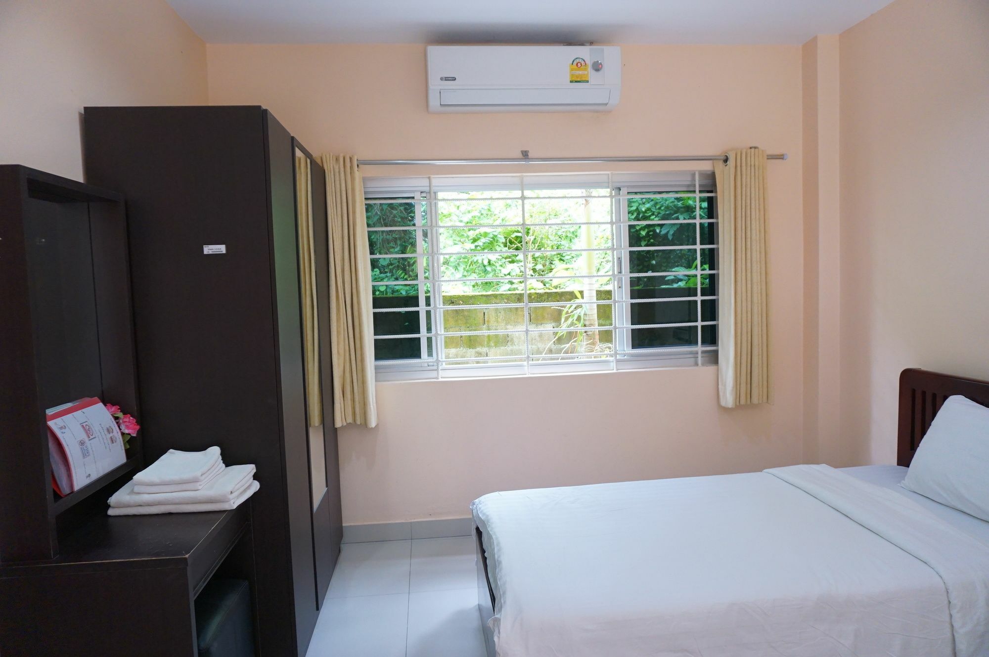 Jirasin Hotel & Apartment Ranong Buitenkant foto