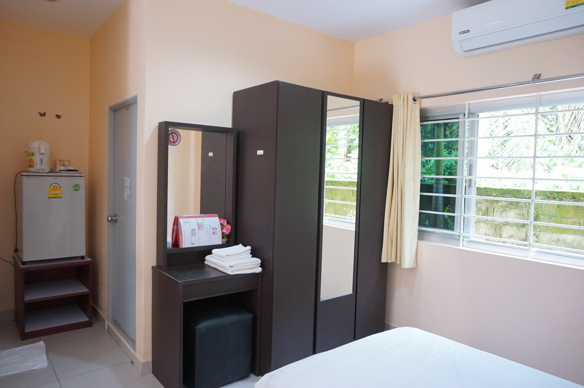 Jirasin Hotel & Apartment Ranong Buitenkant foto